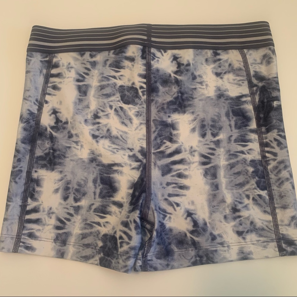 Under Armour Compression Shorts - Picture 2 of 2
